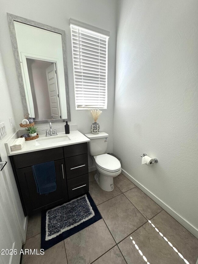 Building Photo - 9221 W Glenrosa Ave