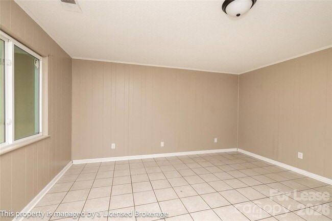 Building Photo - 145 Brentwood Dr