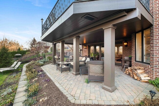 Building Photo - Fully-Furnished Luxurious Home in Nevillewood