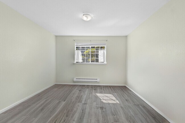 Building Photo - 19230 Forest Park Dr NE