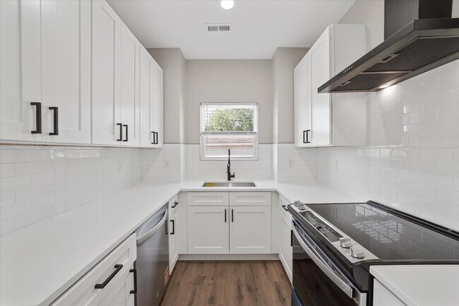 Building Photo - 2713 Tarleton Ave