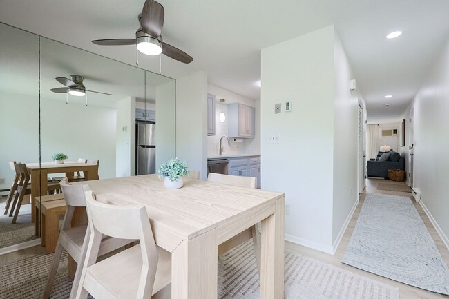 Building Photo - New for 2025! Newly Renovated Winter Renta...