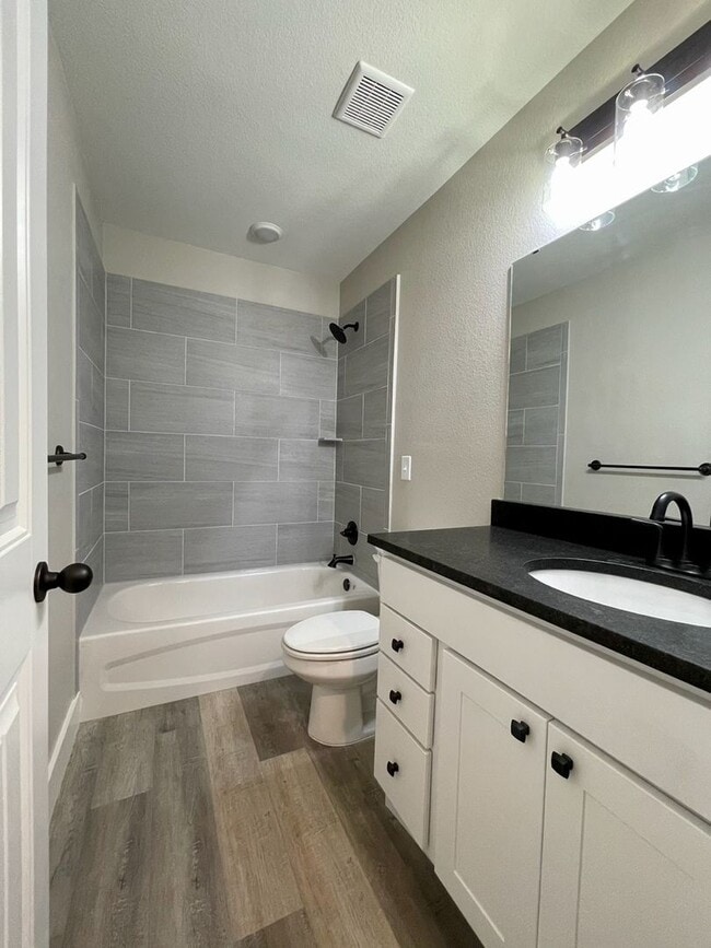 Building Photo - Modern 2 Bedroom 1 Full Bath Duplex!