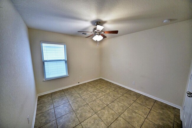Building Photo - Stunning 3-Bedroom Home with Office in Charleston Parke, Cibolo - Realtor Commission offered: $500