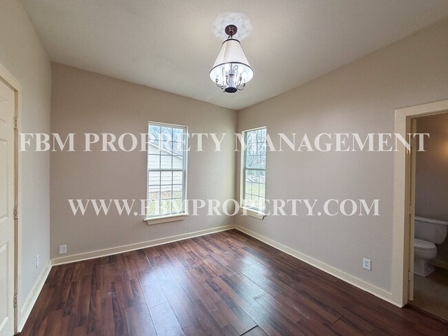 Building Photo - 741 W Park Ave