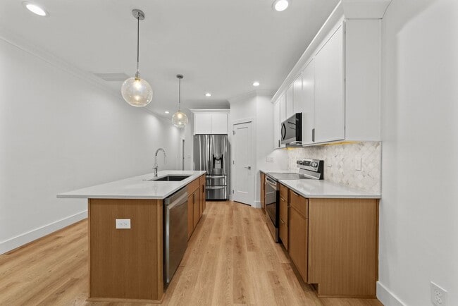 Building Photo - Gorgeous New Construction, Modern Finishes...