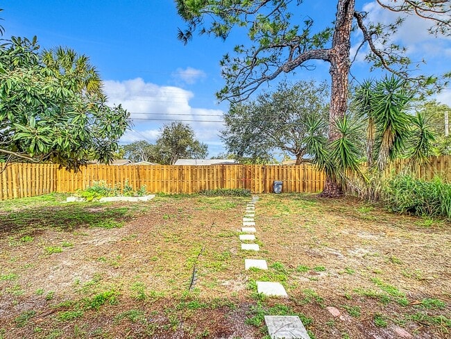 Building Photo - Beautifully remodeled, 1,332-square foot 3 bedroom/ 2½ bath/ home