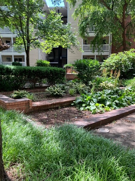 Building Photo - 1504 Lincoln Way