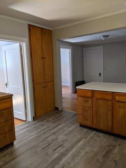 Building Photo - 152 W Seneca St