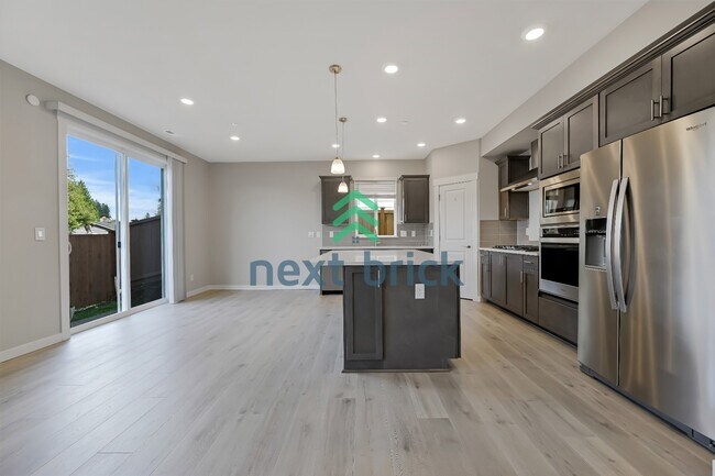 Building Photo - Spacious 5-Bedroom Retreat in Bothell with 2.5 Baths and 2335 Sq Ft of Comfort!