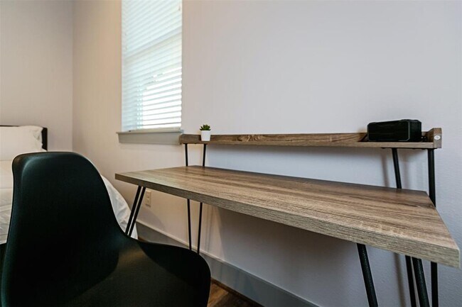 Building Photo - 4303 Chester St