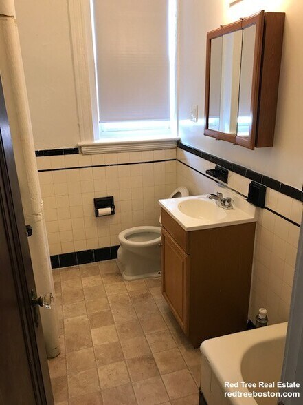 Building Photo - 1800 Commonwealth Ave