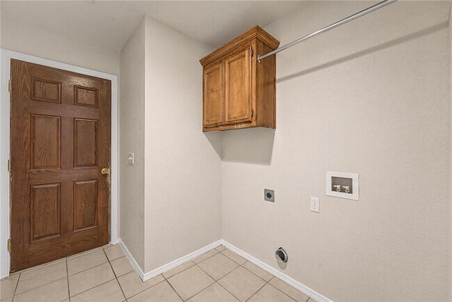 Building Photo - 3102 SW Deerfield Blvd