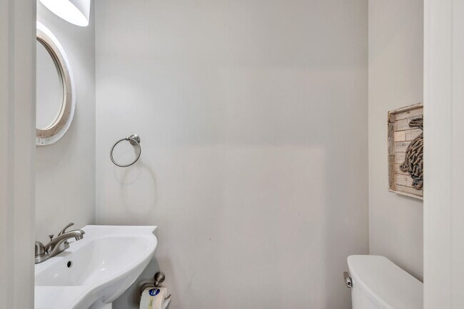 Building Photo - 36 Firethorn Ln