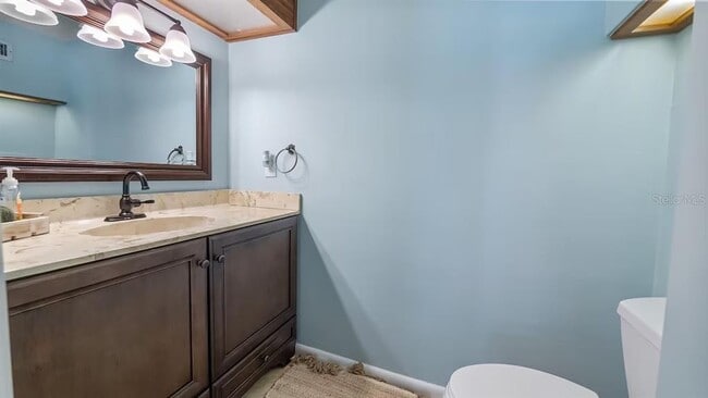 Building Photo - 102 E Cir Dr