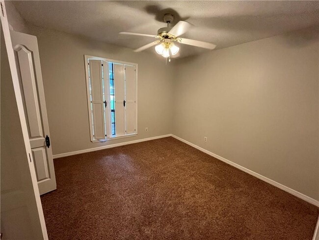 Building Photo - 562 Barcelona Dr