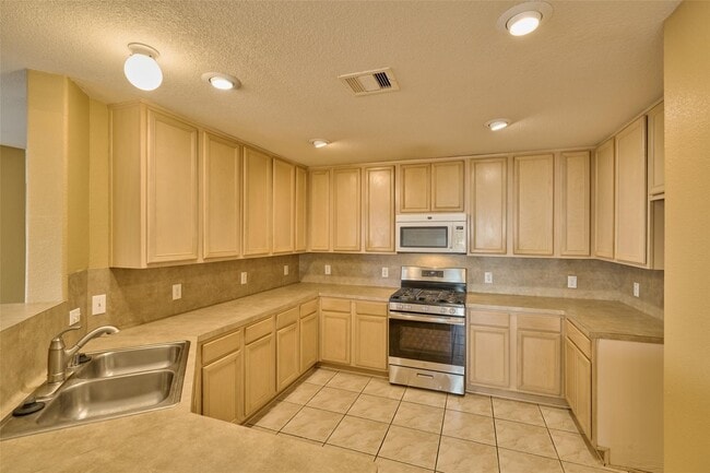 Building Photo - 3022 Swift Brook Glen Way