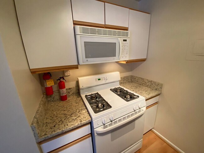 Building Photo - Centrally Located Dupont Circle at the Imperial House 1 Bed in the heart of it all! Utilities inc...