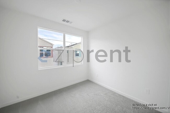 Building Photo - 2556 E Lincoln Paseo