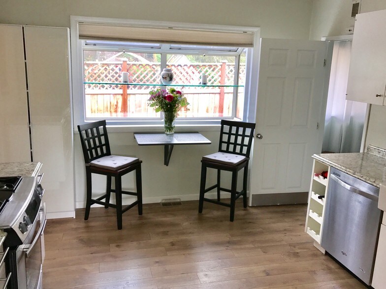 Kitchen nook/bay window - 13301 56th Ave S