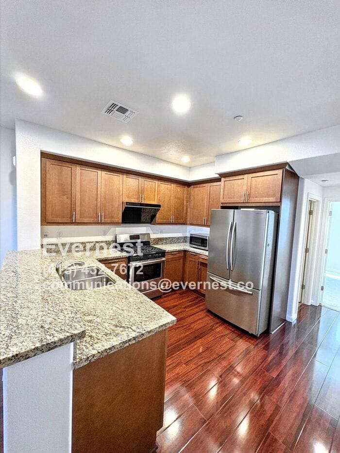 Building Photo - 764 Grandview Ter