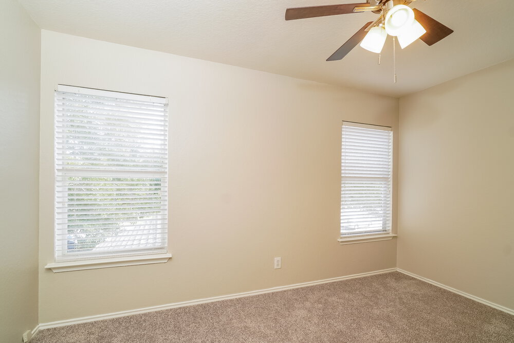 Building Photo - 6631 Highland Grass