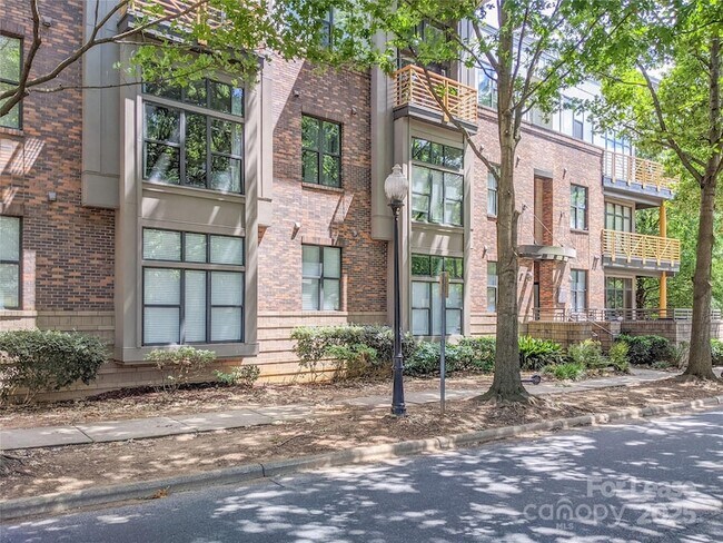 Building Photo - 716 N Davidson St