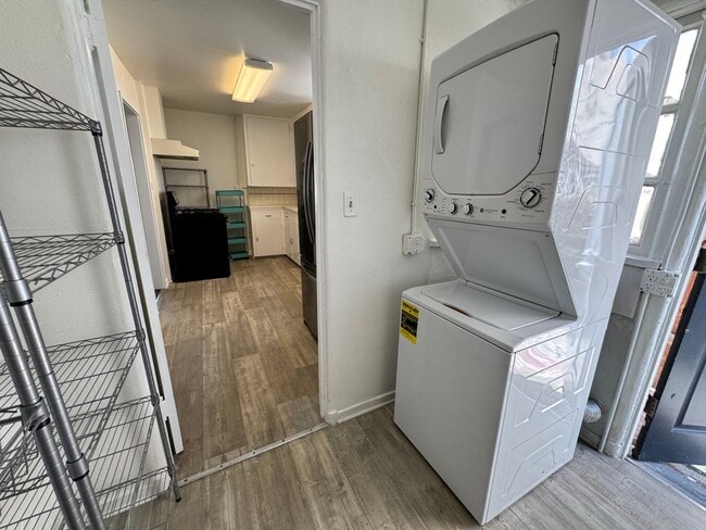 Building Photo - Two Bedroom Front House near Westside Village