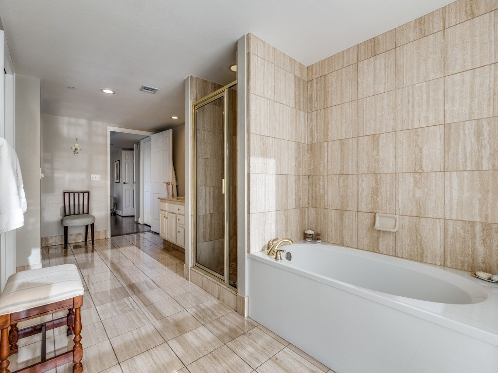 Building Photo - 4242 Lomo Alto Dr