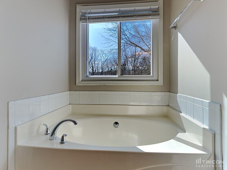 Building Photo - 703 Morgans Ridge Dr