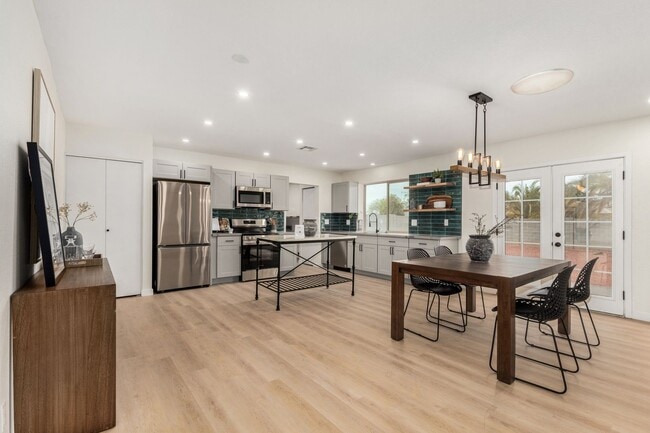 Building Photo - Fully Remodeled 4-Bedroom Home in Prime Gi...