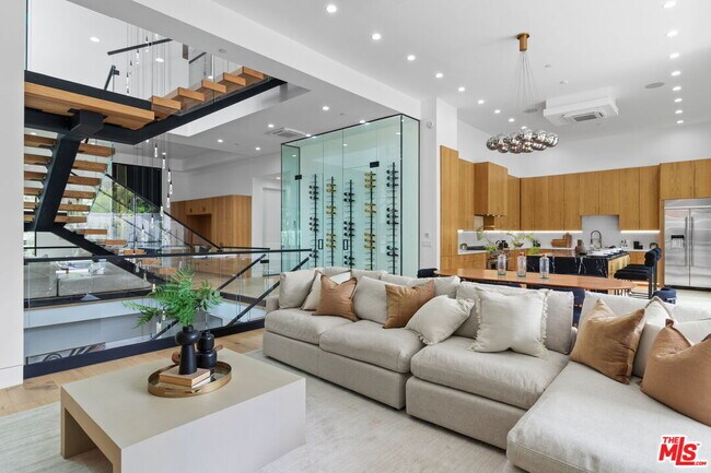 Primary Photo - 4535 Haskell Ave