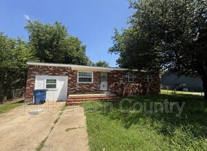 Building Photo - 859 E 52nd St N