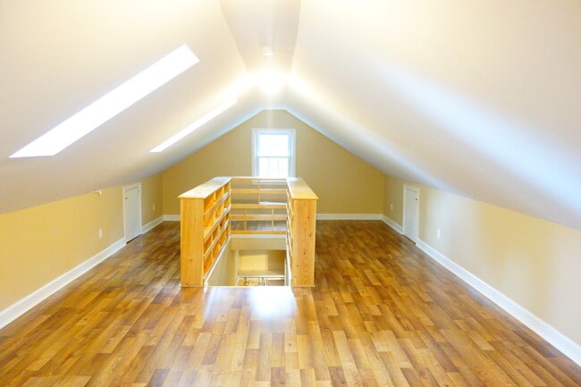 Building Photo - 8409 Greenwood Ave