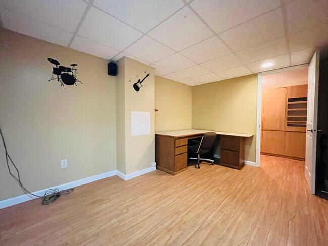 Building Photo - 1101 Anthony Rd