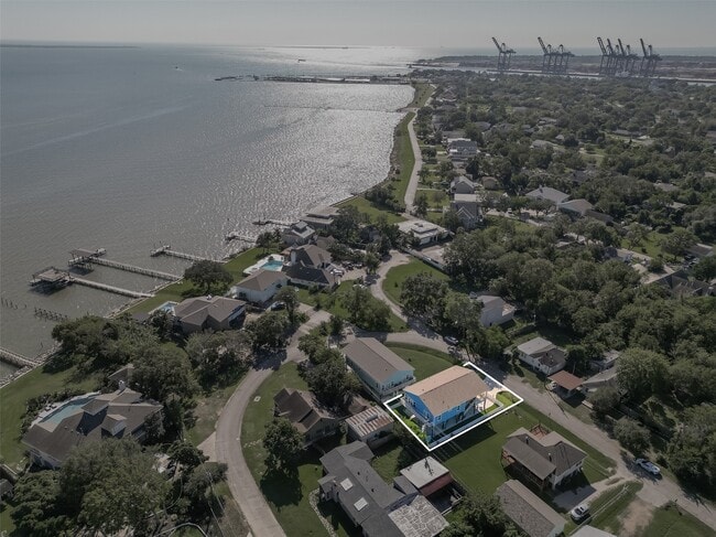 Building Photo - 108 Bay Oaks Dr