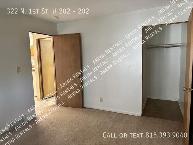 Building Photo - 322 N 1st St