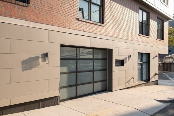 Building Photo - 427 Border St