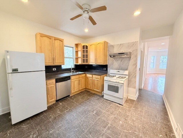 Building Photo - 4307 W Kamerling Ave