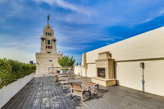 Building Photo - 758 N Larrabee St