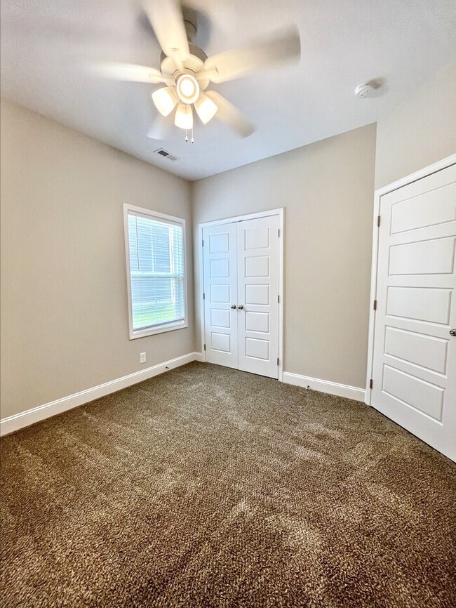 Building Photo - 829 Marksman Ct