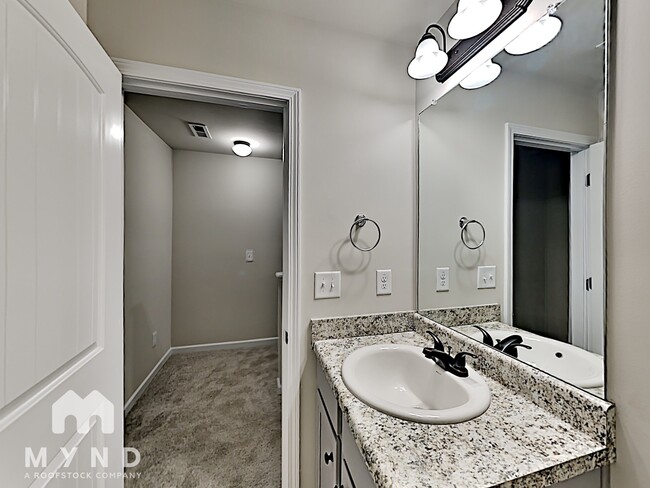Building Photo - 6066 Oak Bend Ct