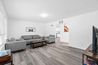 Building Photo - 2633 Garham Dr