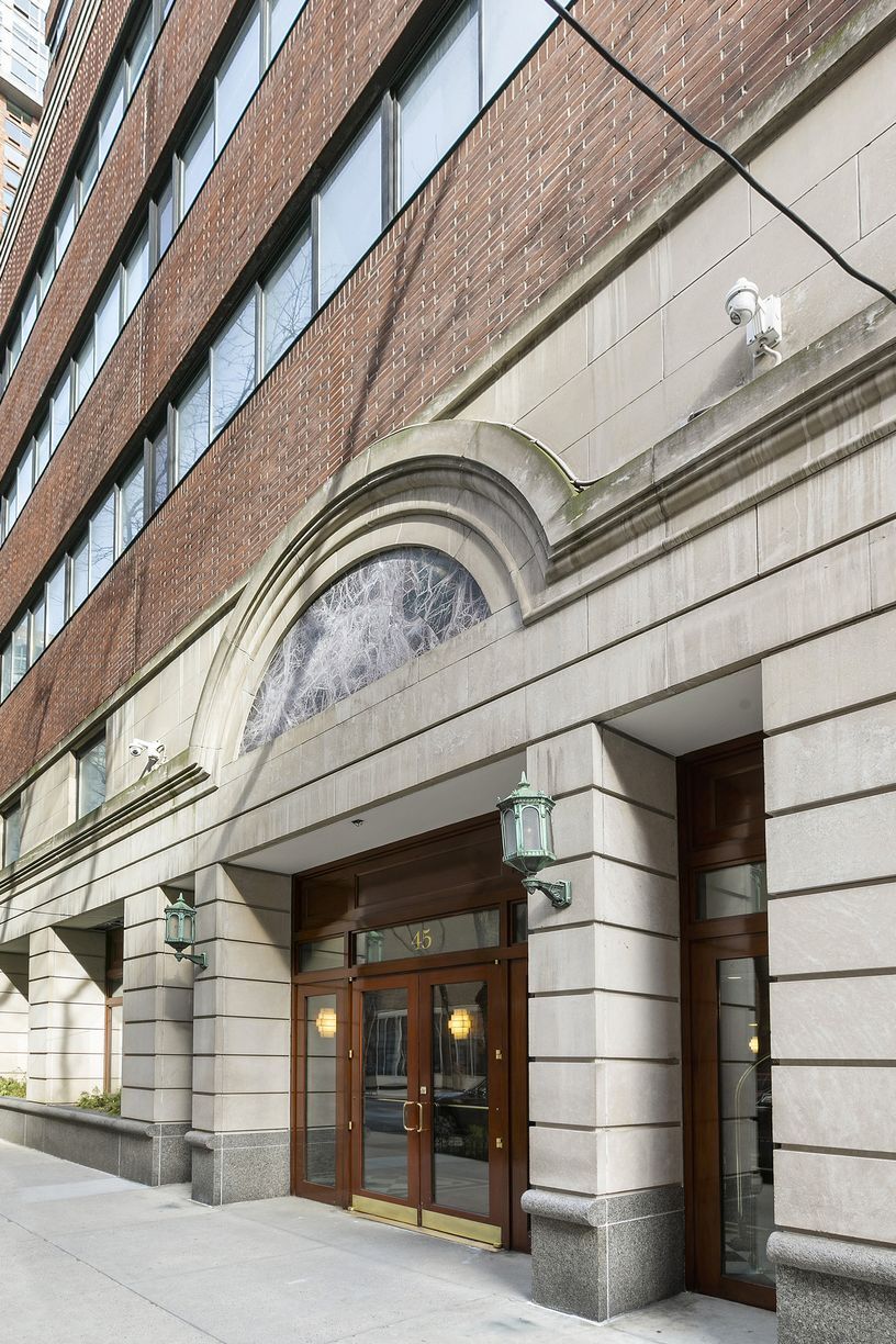 Building Photo - 45 W 67th St
