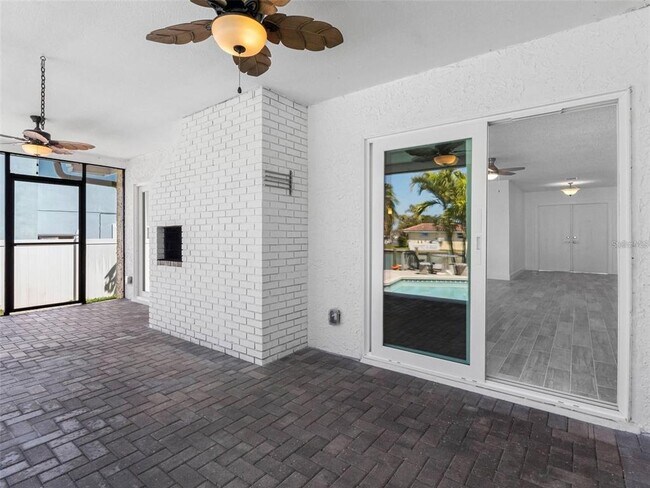 Building Photo - 562 Johns Pass Ave