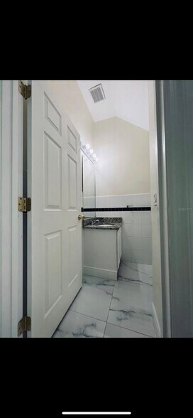 Building Photo - 1005 Universal Rest Pl