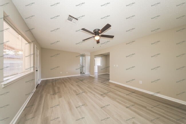 Building Photo - 20140 Timber Ridge Rd