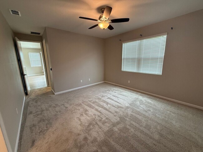 Building Photo - 4/3 Clermont Spacious Home