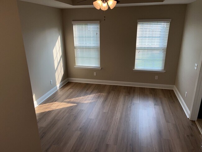 Building Photo - 202 Scarlett Ln