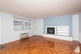 Building Photo - 1 bedroom in Chicago IL 60610